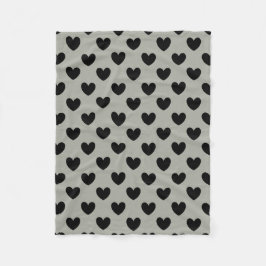 Schwarze Polka Herzen auf Pussywillow Gray Fleecedecke