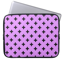 Schwarze Polka-Kreuze auf Lila Laptopschutzhülle