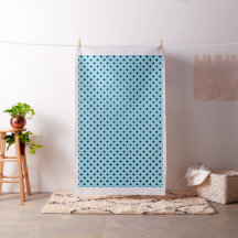 Schwarze Polka kreuzt in Babyblau