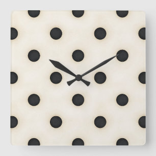 Schwarze Polka Punkte auf antiken Weiß erschüttert Quadratische Wanduhr