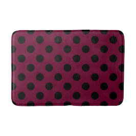 Schwarze Polka-Punkte auf Bordeaux Badematte