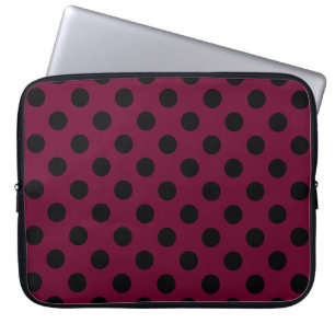 Schwarze Polka-Punkte auf Bordeaux Laptopschutzhülle