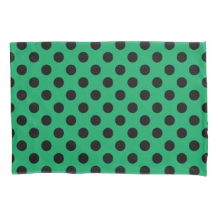Schwarze Polka Punkte auf frisch grünem Kissenbezug