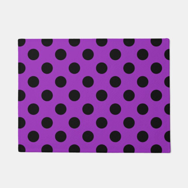 Schwarze Polka Punkte auf lila Fußmatte (Vorderseite)