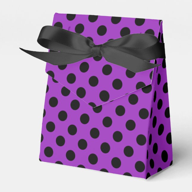 Schwarze Polka Punkte auf lila Geschenkschachtel (Vorderseite)