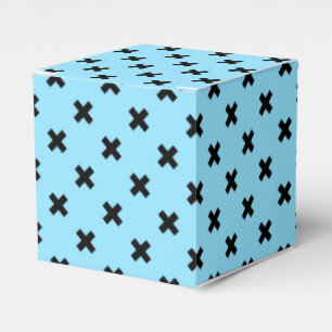 Schwarze Querstiche auf Babyblau Geschenkschachtel