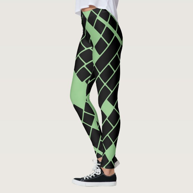 Schwarze Rechtecke auf grünen Leggings (Links)