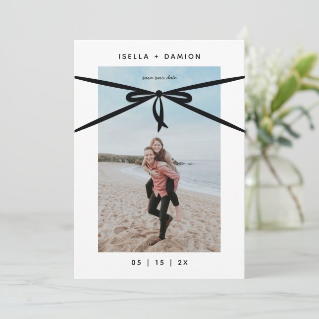 SCHWARZE RIBBON & BOW SAVE THE DATE EINLADUNG (Stehend Vorderseite)