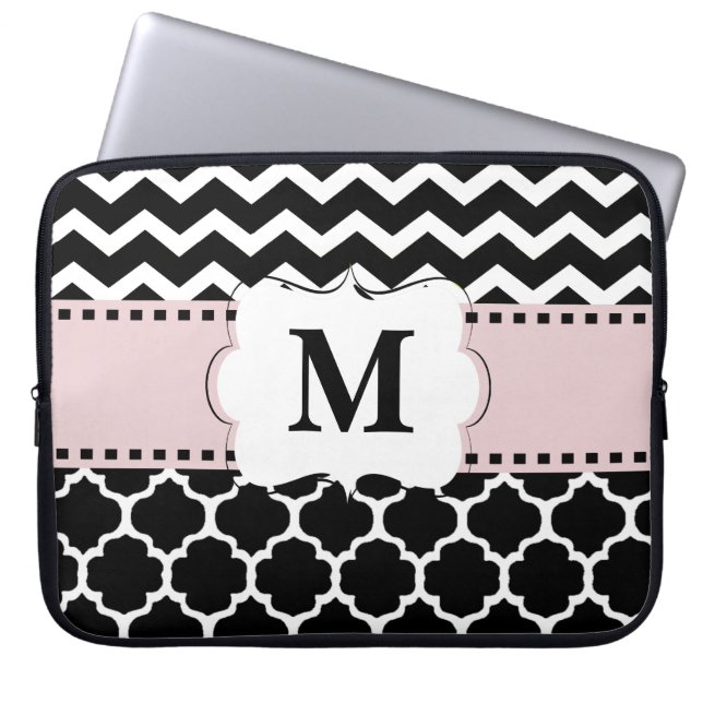 Schwarze rosa Zickzack Monogramm-Laptop-Hülse Laptopschutzhülle (Vorderseite)