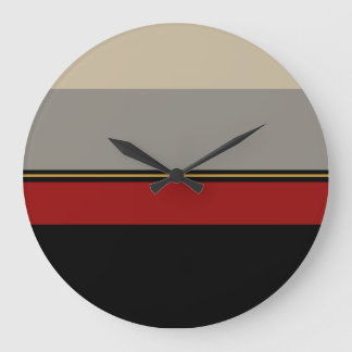 Schwarze, rote, graue und tan Uhr