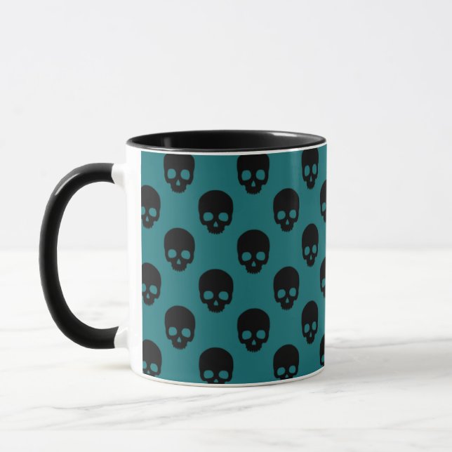 Schwarze Schädel auf dunkelgrünem Halloween Tasse (Links)