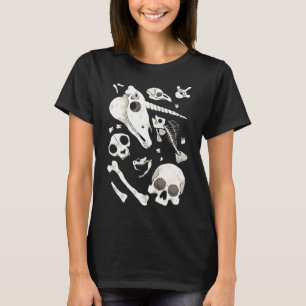 Schwarze Schädel und Knochen - Wunderkammer T-Shirt