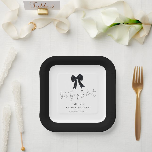 Schwarze Schleife, die den Knoten knüpft, Brautpar Pappteller (Hochzeit)