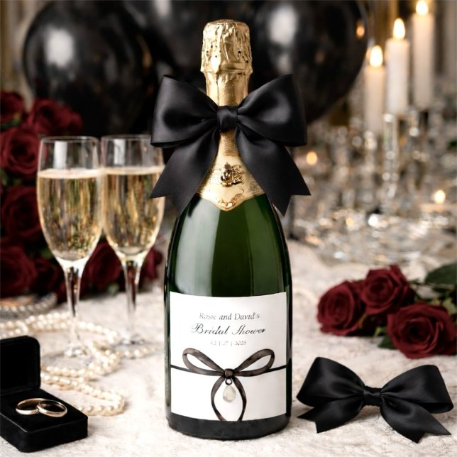 Schwarze Schleife mit Perle im Old-Money-Stil zur  (Black Bow With Pearl Old Money Style Bridal Shower Sparkling Wine Label)