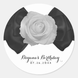 Schwarze Schleife und weiße Rose elegante individu Runder Aufkleber