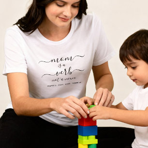 Schwarze Schrift-Mutter ist ein Verb-Andenken für  Tri-Blend Shirt
