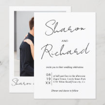 Schwarze Schriftzeichen auf einer Hochzeit mit wei
