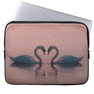 Schwarze Schwäne müssen Liebe Pink Sky sein Laptopschutzhülle