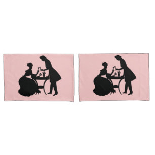 Schwarze Silhouette auf Rosa Romantischer Coupé We Kissenbezug