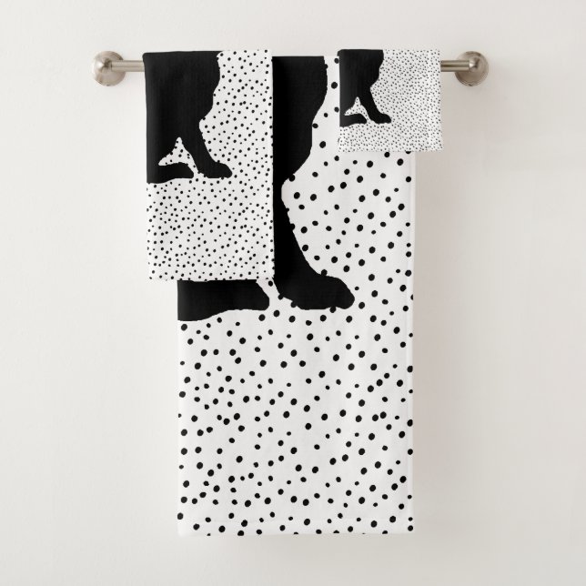 Schwarze Silhouette sitzend Kaninchen auf Polka Do Badhandtuch Set (Insitu)