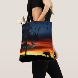 Schwarze Silhouette von Wolf, Vögeln und Baum im S Tasche