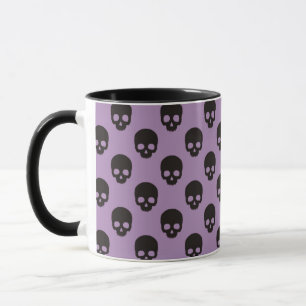 Schwarze Skulpturen auf Lila Halloween Tasse