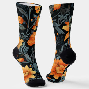 Schwarze Socken haben leuchtend orange und gelbe