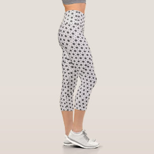 Schwarze Sterne auf weißem geometrischen Muster Capri Leggings