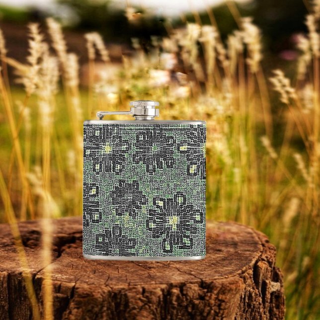 Schwarze Töne gegen Grau Flachmann (This Black Tones Against Gray Flask, with its unusual design, stands out, in any outdoor setting!)
