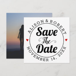 Schwarze Typografie und Foto der roten Herzen auf  Save The Date