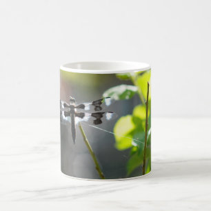 Schwarze u. weiße Libelle Kaffeetasse