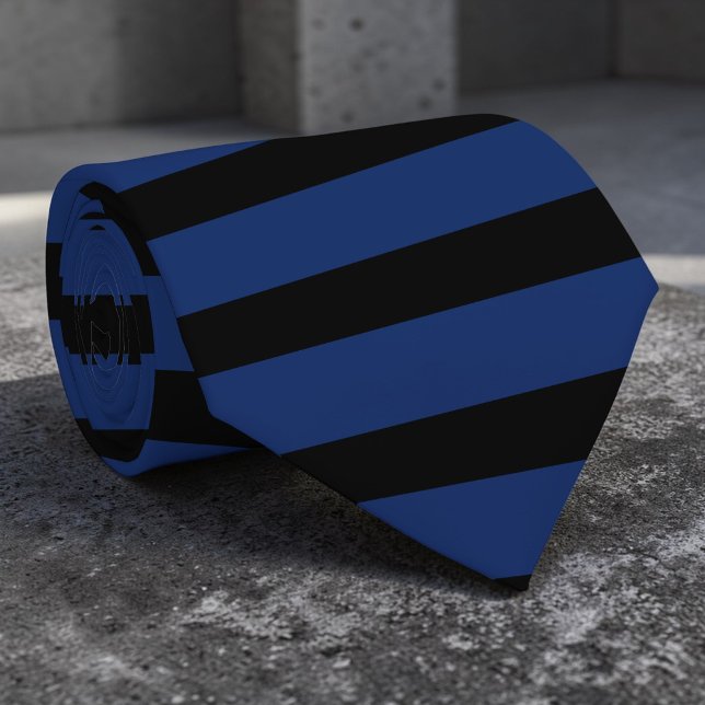 Schwarze und blaue Streifenmuster Krawatte (Von Creator hochgeladen)