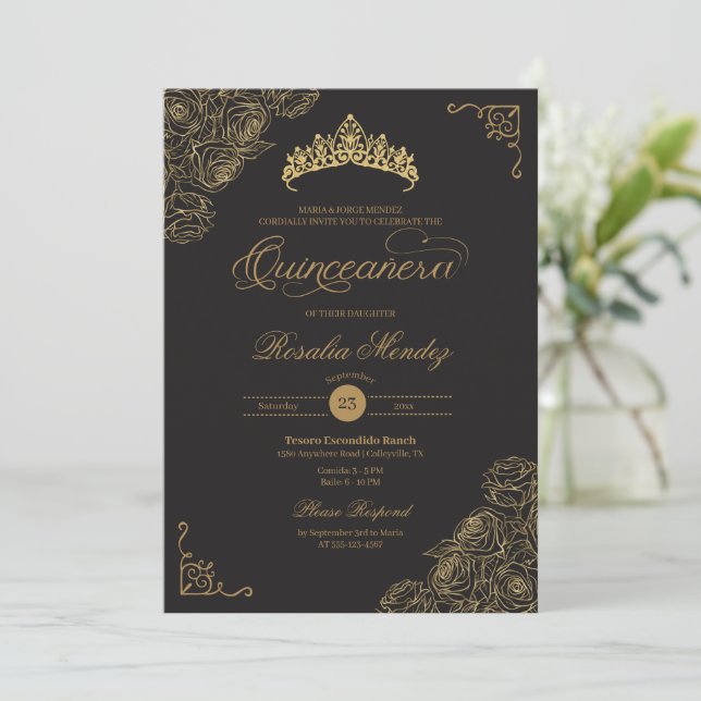 Schwarze und goldene Rose Elegantes Quinceñera Einladung (Stehend Vorderseite)