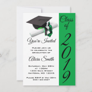 Schwarze und grüne Graduierungskappe und Tassel Einladung