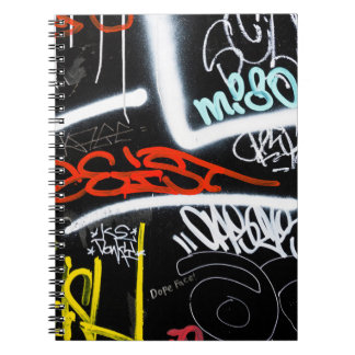 Schwarze und mehrfarbige Graffiti-Kunst Notizblock