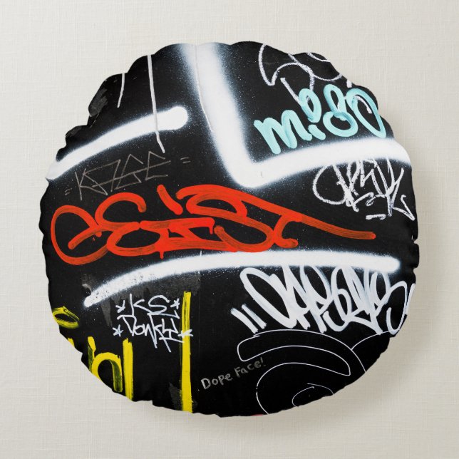 Schwarze und mehrfarbige Graffiti-Kunst Rundes Kissen (Vorderseite)