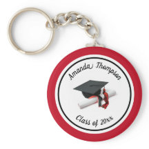 Schwarze und rote Graduierungskappe und Tassel