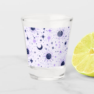 Schwarze und violette Himmelssonne Mond Sterne Schnapsglas