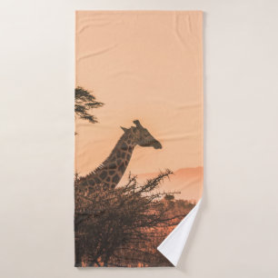 SCHWARZE UND WEISSE GIRAFFE AUF BROWN GRASS FELD BADEHANDTUCH