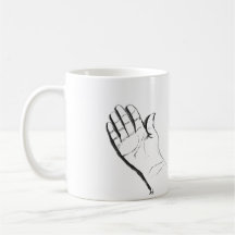schwarze und weiße Hand auf Kaffeetasse