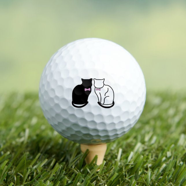 Schwarze und weiße Katze Golfball (Insitu T-Shirt)