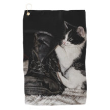 Schwarze und weiße Katze