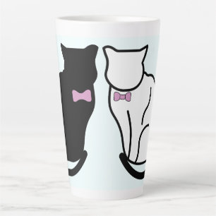 Schwarze und weiße Katze Milchtasse