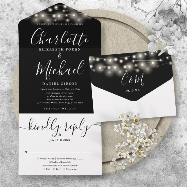 Schwarze und weiße Lichterketten Chic Schrift Hoch All In One Einladung (Black And White String Lights Chic Script Wedding All In One Invitation)