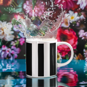 Schwarze und weiße vertikale Streifen Tasse