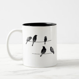 Schwarze Vögel auf Draht getragen Aussehen Zweifarbige Tasse