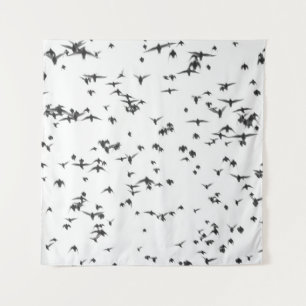 SCHWARZE VÖGEL, DIE AUF DEM HIMMEL FLIEGEN WANDTEPPICH