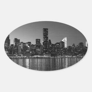 Schwarze weiße New Yorker Wolkenkratzer Silhouette Ovaler Aufkleber