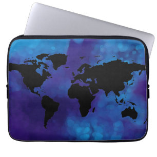 Schwarze Weltkarte. Blaues Meer Laptopschutzhülle