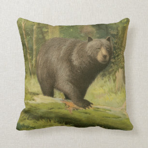 Schwarzer Bär, der auf einen Baum-Stamm tritt Kissen